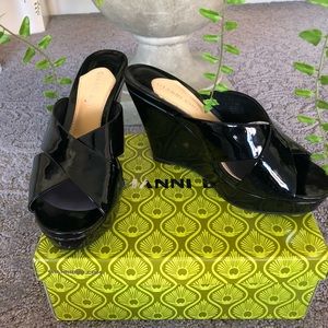Gianni Bini Black patent wedge